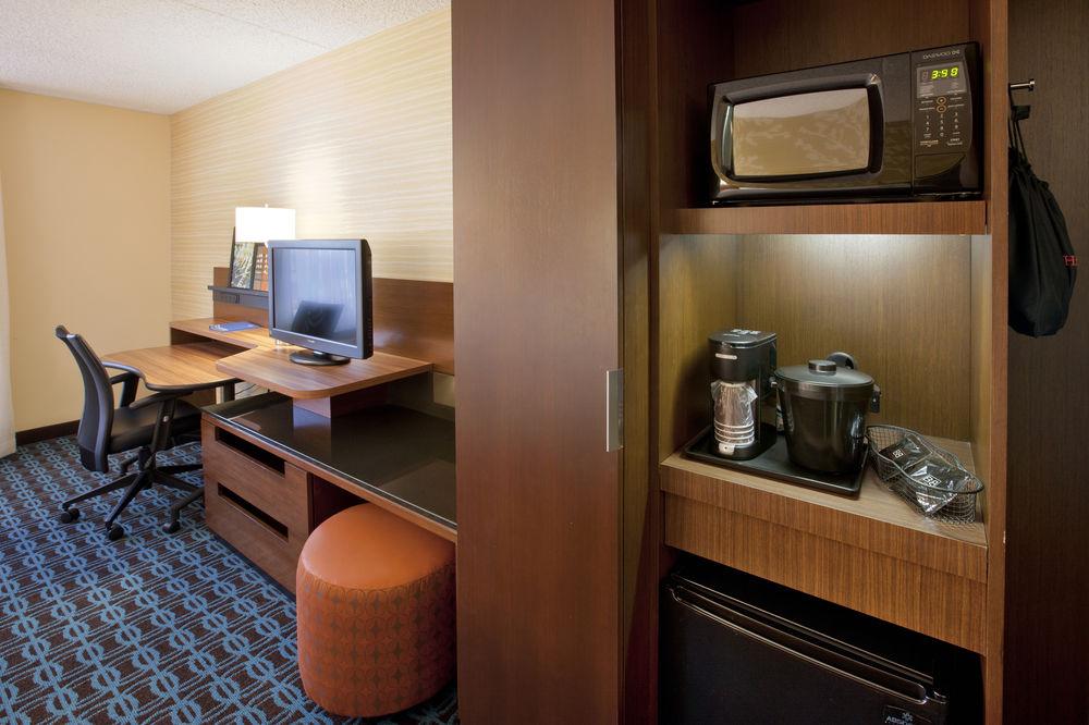 Fairfield Inn By Marriott East Rutherford Meadowlands Экстерьер фото