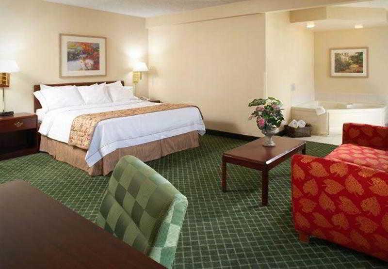 Fairfield Inn By Marriott East Rutherford Meadowlands Экстерьер фото